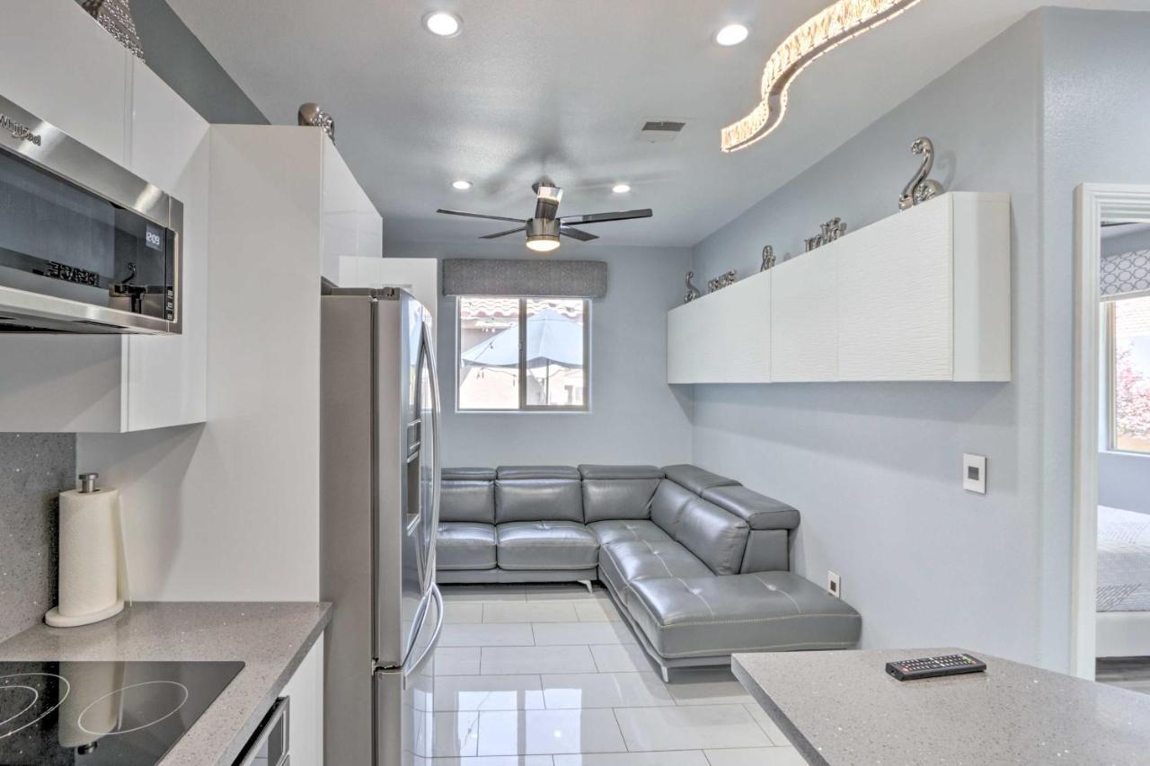 Modern Vegas With Patio 10 Mi To The Strip Ferienhaus