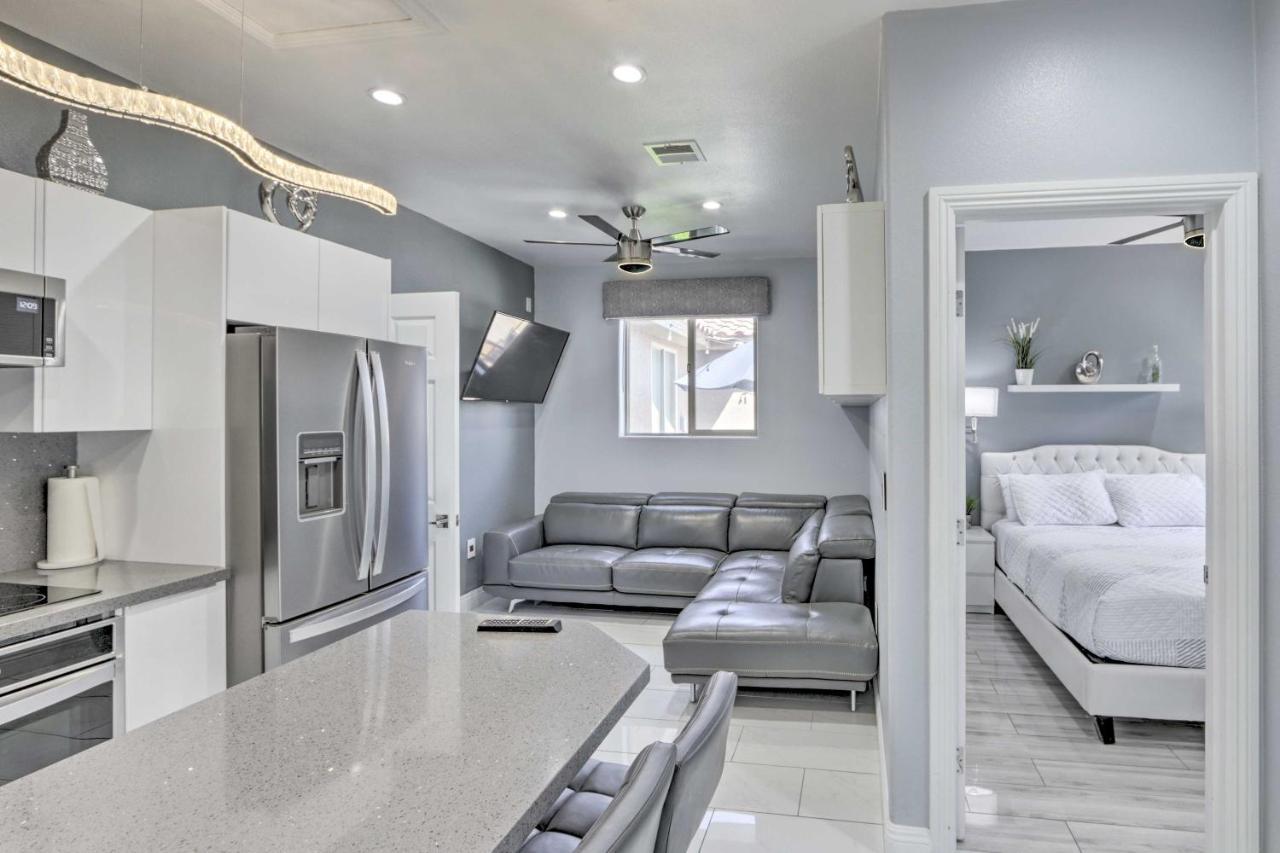 Modern Vegas With Patio 10 Mi To The Strip Ferienhaus